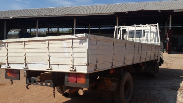 ขายด่วนหกล้อHINO KM779สภาพเก็บรายละเอียดหน่อยสวยราคาเบาๆโทร0843933995