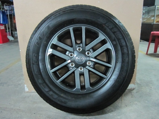 ขายล้อแม็กป้ายแดง Toyota Fortuner ขอบ 17 สีรมดำ ใช้มา 10 กม.