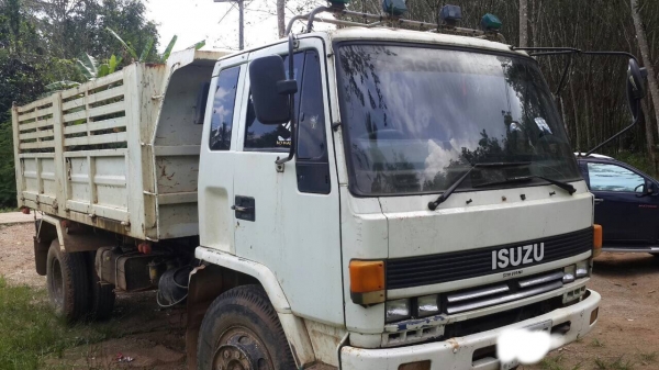 ขายดาวน์250000รถ6ล้อดั้มอีซูซุ rockky175แรง ยาง900 ส่งต่ออีก380000งวดละ15300