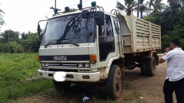 ขายดาวน์250000รถ6ล้อดั้มอีซูซุ rockky175แรง ยาง900 ส่งต่ออีก380000งวดละ15300