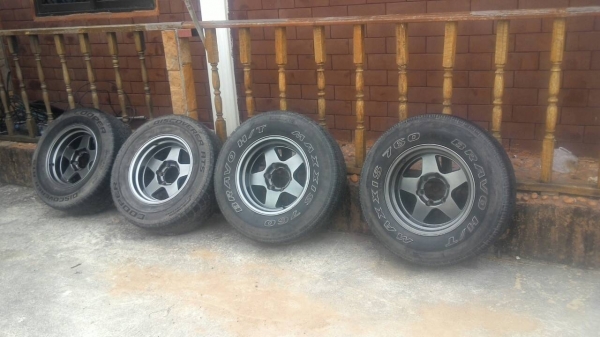 ขายล้อแม๊ค ลาย Bradley V 16x8 ET -25 สีเทา-ดำ แถมยาง 245 70 R16 ขายล้อแม๊ค ลาย Bradley V 16x8 ET -25 สีเทา-ดำ แถมยาง 245 70 R16