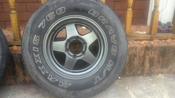 ขายล้อแม๊ค ลาย Bradley V 16x8 ET -25 สีเทา-ดำ แถมยาง 245 70 R16