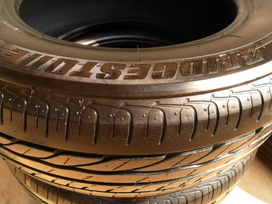 ยางขอบ15 บริดสโตน195-65 R15 กลางปี11 (4เส้น1,400บ)