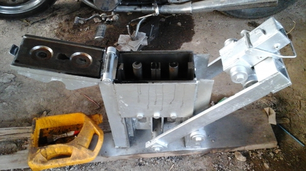 เครื่องอัดบ๊อกประสานแบบมือโยก