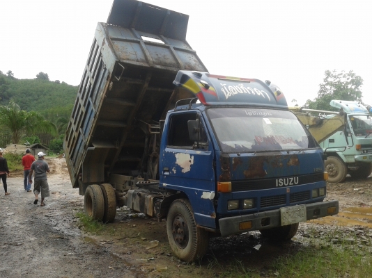 ขายรถบรรทุก6ล้อดั้ม