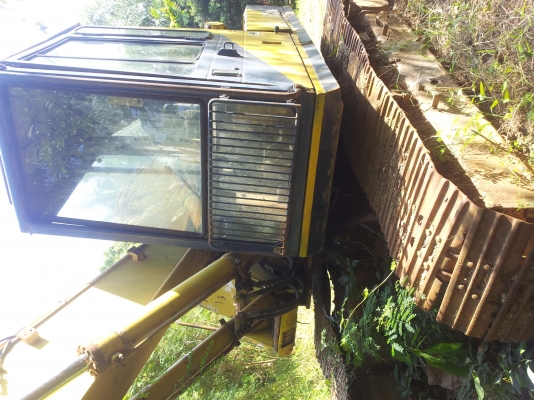 KOMATSU  PC 150-3    ตัคอะไหล่ขาย