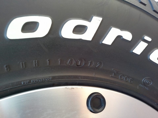 ขายล้อหล่อ หยดน้ำสีดำ 16x8 - 0 + bf 265/75/16 ปี 12 ลองดูครับ ขายล้อหล่อ หยดน้ำสีดำ 16x8 - 0 + bf 265/75/16 ปี 12 ลองดูครับ