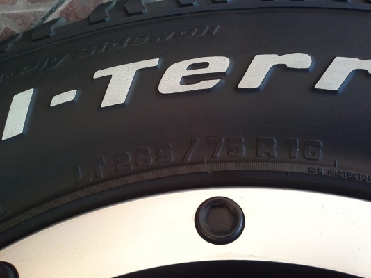 ขายล้อหล่อ หยดน้ำสีดำ 16x8 - 0 + bf 265/75/16 ปี 12 ลองดูครับ ขายล้อหล่อ หยดน้ำสีดำ 16x8 - 0 + bf 265/75/16 ปี 12 ลองดูครับ