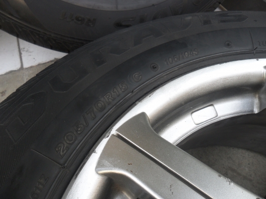 ล้อแม็ก 15นิ้ว 6รู พร้อมยาง 205/70R15ปี11 สวยๆ 4 ล้อ ราคา 6500 บาท