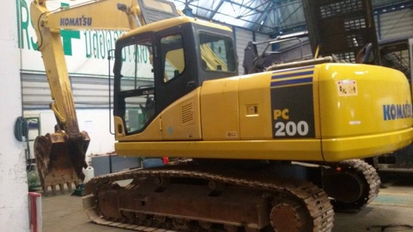 ขายครับ KOMATSU  PC200-7 ปี 2007 มือสองญี่ปุ่น 1000\% สนใจติดต่อ 098-246-3778 น๊อค