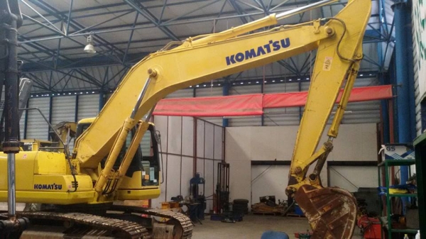 ขายครับ KOMATSU  PC200-7 ปี 2007 มือสองญี่ปุ่น 1000\% สนใจติดต่อ 098-246-3778 น๊อค