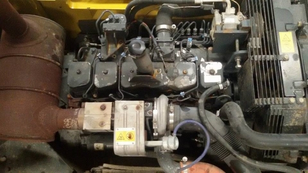 ขายครับ KOMATSU  PC200-7 ปี 2007 มือสองญี่ปุ่น 1000\% สนใจติดต่อ 098-246-3778 น๊อค