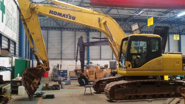ขายครับ KOMATSU  PC200-7 ปี 2007 มือสองญี่ปุ่น 1000\% สนใจติดต่อ 098-246-3778 น๊อค