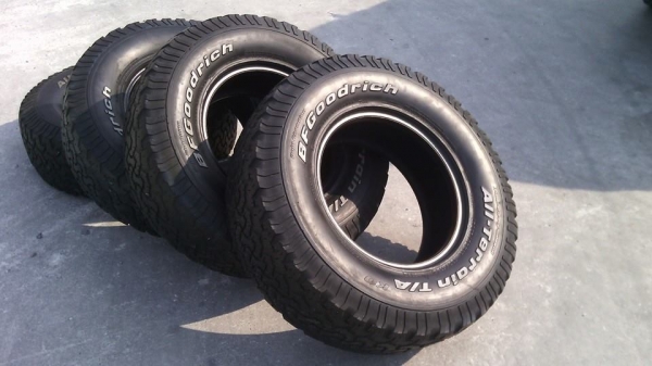 ขายยาง BF All 265/75 R16 ปี 2009 และปี 2006 ราคาเหมารวม 2 ชุด 10,500 บาท ขายยาง BF All 265/75 R16 ปี 2009 และปี 2006 ราคาเหมารวม 2 ชุด 10,500 บาท