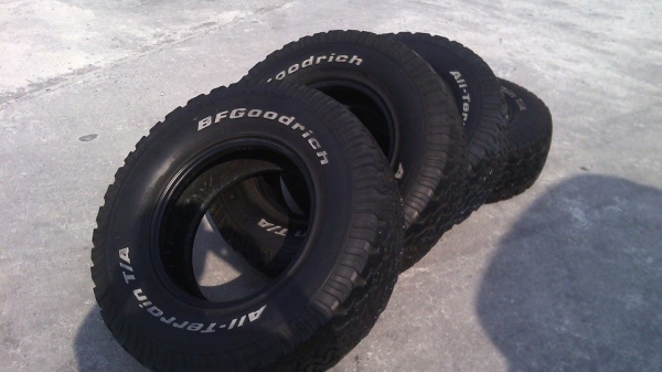 ขายยาง BF All 265/75 R16 ปี 2009 และปี 2006 ราคาเหมารวม 2 ชุด 10,500 บาท ขายยาง BF All 265/75 R16 ปี 2009 และปี 2006 ราคาเหมารวม 2 ชุด 10,500 บาท