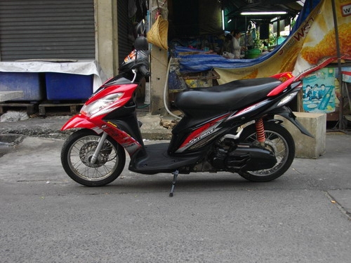 ขาย Skydrive 125cc.หัวฉีด สีแดง-ดำ สวยสด เครื่องยอดเยี่ยม รับประกันศูนย์5ปี 18000 บาท ขาย Skydrive 125cc.หัวฉีด สีแดง-ดำ สวยสด เครื่องยอดเยี่ยม รับประกันศูนย์5ปี 18000 บาท