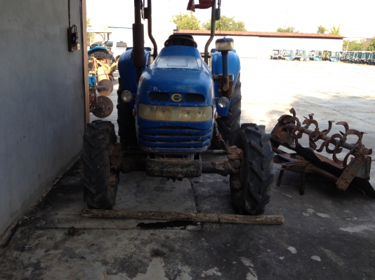 แทรคเตอร์ CHAMP 4242 4WD พร้อมผาน 6 แทรคเตอร์ CHAMP 4242 4WD พร้อมผาน 6