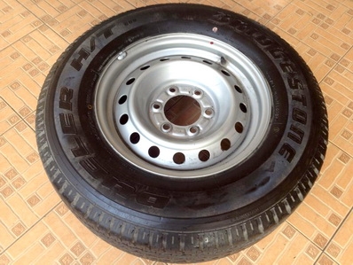 ล้อกะทะ 6รู ยางใหม่16 นิ้วยางปีเก่า 04-05 ยาง 245-70-16 เหมาะสำหรับใส่ท้ายรถเป็นอะไหล่ตจวส่งได้ครับ