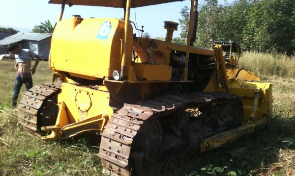 รถแทรคเตอร์CAT D7F 1คัน=D6C 2คัน=D5D 1 คัน รวม 4 คัน