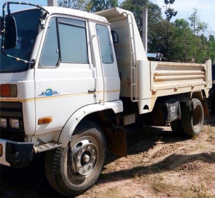 NISSAN UD CLG 180 HP FE6 หกล้อดั๊มพ์ กระบะดั๊มพ์เหล็ก 6 ตันความยาว 3.80 เมตรสภาพสวย เครื่องแน่นแรงไมีเยิ้ม หัวเก๋งบางเดิมไม่มีผุภายในเก๋งคอนโซลสวยครบ พวงมาลัยเพาเวอร์ เบรคทริ๊ปฟี้ ช่วงล่างใหญ่คัชซีสวยเดิมๆ ยาง 9.00 ขอบ 20 สภาพดี 70\% เอกสารทะเบียนครบ ราคาต