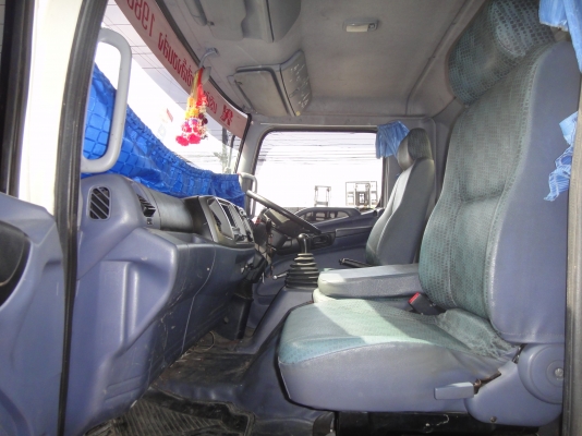 ขายดาวน์รถบรรทุก  6  ล้อ HINO ราคาถูก(พร้อมอุปกรณ์พิเศษ)