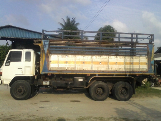 ขายรถสิบล้อ 210 เปลี่ยนเครื่อง 195 มีระบบลากพ่วง