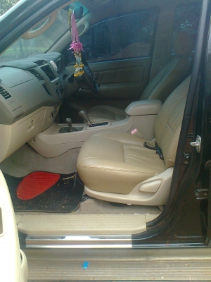 ขายวีโก้ 4/4 4ประตูสีดำ สวย