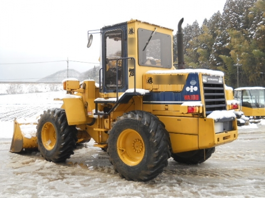 รถตักล้อยาง  WA100-1-3xxxx  สภาพเดิมจากญี่ปุ่น  ยังไม่เคยใช้งานในไทย  โทร.081-373-0559