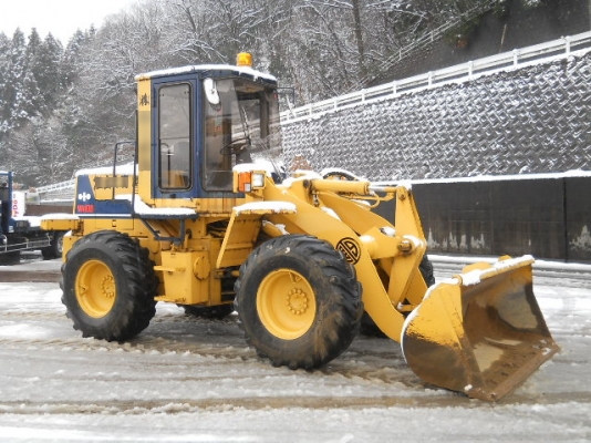 รถตักล้อยาง  WA100-1-3xxxx  สภาพเดิมจากญี่ปุ่น  ยังไม่เคยใช้งานในไทย  โทร.081-373-0559