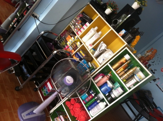 เซ้งร้าน เสริมสวย มีลูกค้าประจำ รายได้เดือนละ 25000-50000 กว่าๆ ใกล้เวอคพอยต์รังสิต 0819928845