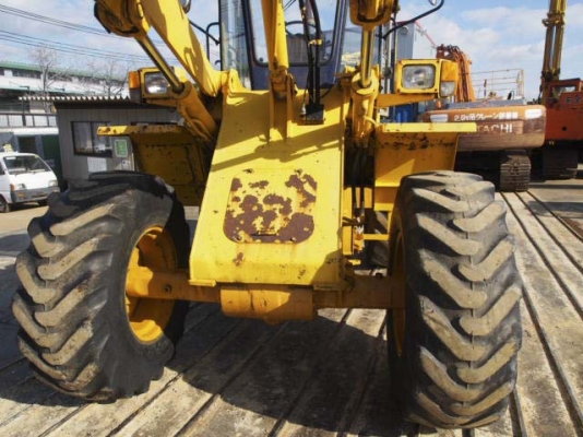 รถตักล้อยาง  WA100-1-3xxxx  สภาพเดิมจากญี่ปุ่น  ยังไม่เคยใช้งานในไทย  มาถึงไทยเร็ว ๆ นี้  โทร.081-373-0559