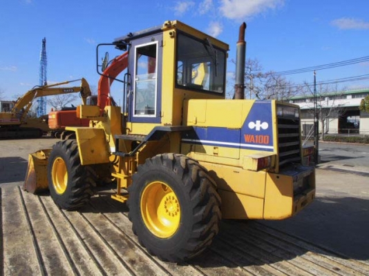 รถตักล้อยาง  WA100-1-3xxxx  สภาพเดิมจากญี่ปุ่น  ยังไม่เคยใช้งานในไทย  มาถึงไทยเร็ว ๆ นี้  โทร.081-373-0559