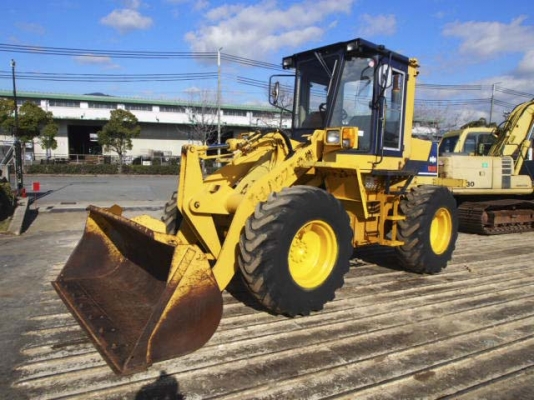 รถตักล้อยาง  WA100-1-3xxxx  สภาพเดิมจากญี่ปุ่น  ยังไม่เคยใช้งานในไทย  มาถึงไทยเร็ว ๆ นี้  โทร.081-373-0559