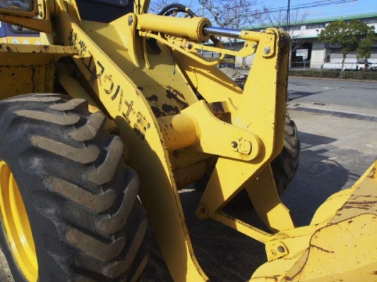 รถตักล้อยาง  WA100-1-3xxxx  สภาพเดิมจากญี่ปุ่น  ยังไม่เคยใช้งานในไทย  มาถึงไทยเร็ว ๆ นี้  โทร.081-373-0559