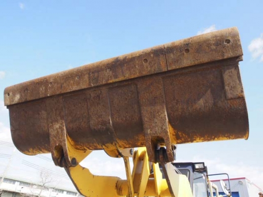 รถตักล้อยาง  WA100-1-3xxxx  สภาพเดิมจากญี่ปุ่น  ยังไม่เคยใช้งานในไทย  มาถึงไทยเร็ว ๆ นี้  โทร.081-373-0559