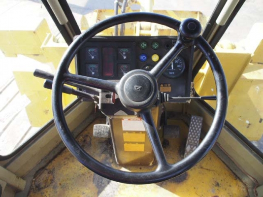 รถตักล้อยาง  WA100-1-3xxxx  สภาพเดิมจากญี่ปุ่น  ยังไม่เคยใช้งานในไทย  มาถึงไทยเร็ว ๆ นี้  โทร.081-373-0559