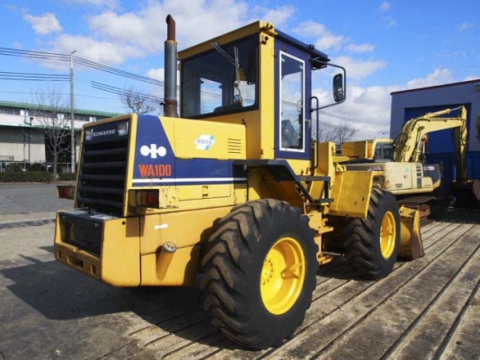 รถตักล้อยาง  WA100-1-3xxxx  สภาพเดิมจากญี่ปุ่น  ยังไม่เคยใช้งานในไทย  มาถึงไทยเร็ว ๆ นี้  โทร.081-373-0559
