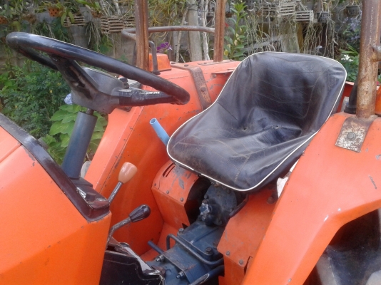 ขายรถไถ KUBOTA L2402 DT ขนาด24แรง 2เพลา พวงมาลัยเพาเวอร์