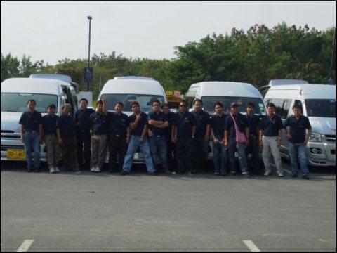 บริการ รถตู้เชียงใหม่ ให้เช่าแบบ VIP 10 ที่นั่ง และ VIP 14 ที่นั่ง บริการนำเที่ยวทั่วไทย