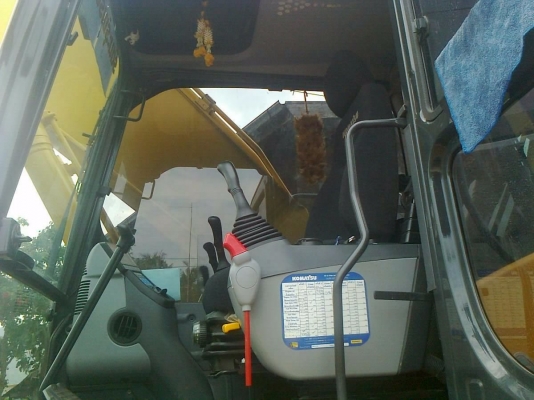 KOMATSU PC 200-8 สภาพสวยเหมือนใหม่ ทำงาน 1,127 ชม. ช่วงล่างเต็มพร้อมใช้งานได้เลย เอกสารเล่มทะเบียนครบพร้อมโอน ราคาต่อรองเงินดาวน์ได้นะครับ