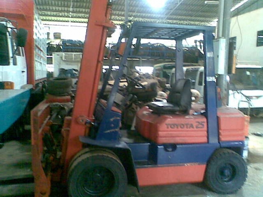 ขายโฟล์คลิฟ TOYOTA 5FD25 เครื่องดีเซล 1Z รถมือสองจากญี่ปุ่น ยังไม่ผ่านการใช้งานในไทย