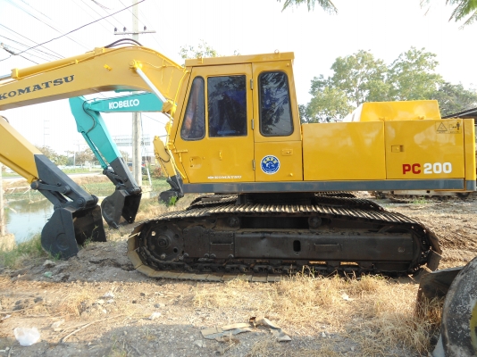 ขายรถแมคโครPC200-2 สภาพพร้อมใช้ โซ่ใหม่ สนใจติดต่อ บอย 085-156-2314