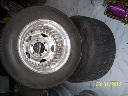 ล้อ CENTER LINE MADE IN U.S.A. กว้าง 12นิ้ว ET -98 ขอบ 15 พร้อมยาง 305-50-15 BF ล้อ CENTER LINE MADE IN U.S.A. กว้าง 12นิ้ว ET -98 ขอบ 15 พร้อมยาง 305-50-15 BF