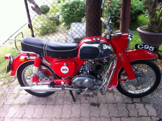 ขายหรือแลกครับ honda c92 สีแดงสด สภาพจบๆ