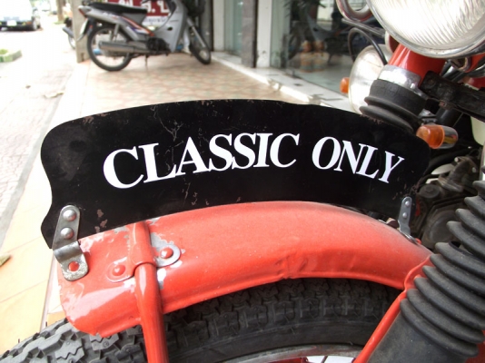 ขายแผ่นเหล็กป้ายทะเบียนแบบโค้งติดบังโคนหน้ารถโบราณ งานเก่าพร้อมขายึด สวยๆลองดูก่อน มีรูปครับ