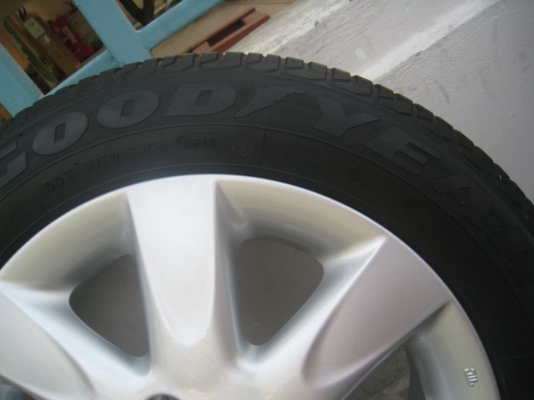 ขายล้อแม็ก Nissan March 15"x5.5" et 50 4 รู 100 +ยางปี 10 (081-3747940)