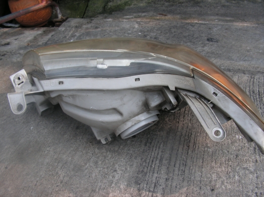 โคมไฟหน้าวีโก้ข้างขวา โคมไฟหน้าวีโก้ข้างขวา