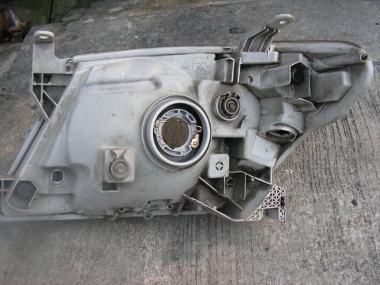 โคมไฟหน้าวีโก้ข้างขวา โคมไฟหน้าวีโก้ข้างขวา