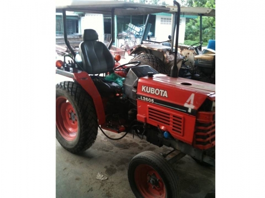 รถแทรกเตอร์คูโบต้า L2605 28แรง 3สูบ สภาพดี ใช้งานเป็นประจำ