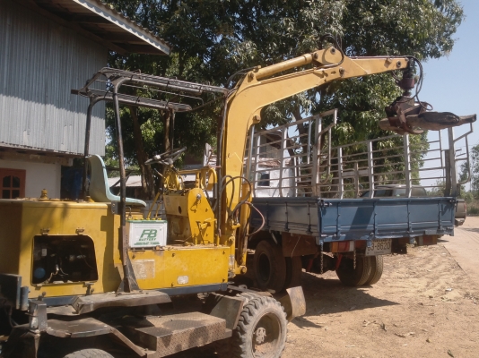 ขายแบคโฮล้อยาง ติดปากคีบหรือเปลี่ยนใส่บุ้งกี่ขุดดินได้ ขายแบคโฮล้อยาง ติดปากคีบหรือเปลี่ยนใส่บุ้งกี่ขุดดินได้